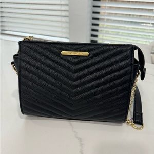 🖤Black and Gold Steve Madden Purse🖤